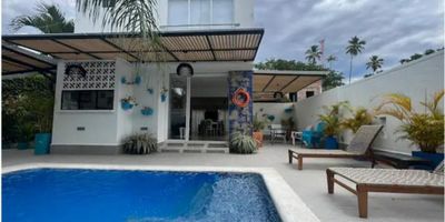 VENTA FINCA - SANTA FE DE ANTIOQUIA Área lote 273,15 -Área construida 141,43 -Áreas libres 201,33 -Dos pisos, Comodidades, Dos salas, comedor, cocina, tres alcobas y otra opcional, tres baños, bien iluminada y ventilada, aire acondicionado en todas las habitaciones, piscina privada, garaje cubierto, unidad residencial con 19  casas, uso mixto.

 

 

 

INMOBILIARIA J. URIBE.
