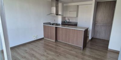 VENTA Y ARRIENDO APARTAMENTO - RIONEGRO

Área 55 mts2 aproximadamente

Cuenta con 2 alcobas (alcoba principal con baño y vestier)  2 baños, sala comedor, cocina integral, balcón, zona de ropa independientes y 1 parqueadero cubierto.

Unidad completa

INMOBILIARIA J URIBE
