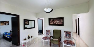 VENTA  CASA PARA  COMERCIAL O VIVIENDA - LA AMERICA BARRIO CRISTOBAL

Área de la casa 120 mts2 y 120 mts2 de terraza

Cuenta con 3 alcobas, 2 baños, sala, cocina semi integral, terraza amplia con la zona de ropa, sin parqueadero

 

INMOBILIARIA J URIBE
