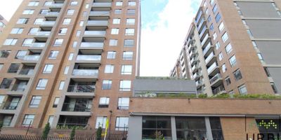 Venta en la zona de Alejandra-Bogota Apartamento en ultimo piso excelente estado ,duplex con area de 163 m2, situado en piso 12 , 3 habitaciones, 3 baños, baño social,cocina independiente integral a gas,zona de lavanderia, sala comedor, estudio. la habitación principal con vestier, el apto cuenta con terraza de 20 mts, 2 garajes independientes y deposito. El conjunto cuenta con vigilancia 24 horas,Salon social,Club house,parque niños,GYM,ludoteca,Capilla salon wifi,sauna y turco
