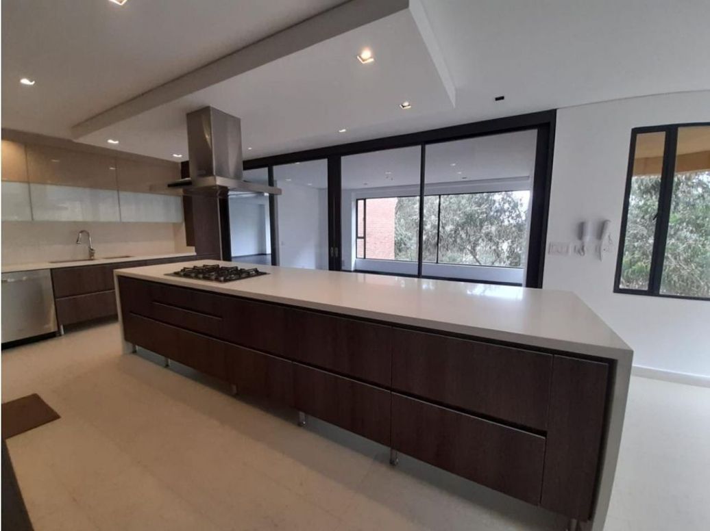 Apartamento de 4 alcobas en venta en Montearroyo, Bogotá, 370 m² · foto 5 de 7