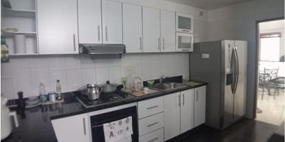COD. 922FR5268  SE VENDE APARTAMENTO BARRIO MUY TRADICIONAL EN MONTERIA, CERCA HOSPITAL, SENA, CUERPO BOMBERO, CASA OFICIALES DE LA POLICIA, IGLESIA, ES UN BARRIO BIEN APETECIDO POR VIVIR, EL APATAMENTO AMPLIO CUENTA SALA, COMEDOR, COSINA AMPLIA INTEGRAL, HABITACION DE LA EMPLEADA CON SU BAÑO, ZONA DE LABORES AMPLIO, LA HABIATCION PRINCIPAL TIENE CLOSET GRANDE EN BUANA MADERA, BAÑO PRIVADO EN PORCELANA FINA, BAÑO AUXILIAR CON DUCHA Y PORCELANA FINA, LAS HABITACIONES TODAS TIENEN CLOSEP, UN SALON AMPLIO QUE SERVE DE ESTUDIO O SALA DE STAR, EL EDIFICIO CUENTA CON VIGELANCIA 24 HORA, PLANTA ELECTRICA DEL EDIFICIO, SALON SOCIAL PARA SUS REUNIONES Y PAQUEADERO PROPIO CUBIERTO. PRECIO NEGOCIABLE,
