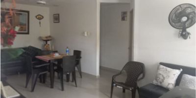 CÓDIGO:9225FR266  Hermoso Apartamento ubicado en un segundo piso con matrícula independiente el cual consta de 3 habitaciones con closet, la principal tiene baño privado, sala comedor, cocina integral, baño social, zona de labores, patio, balcón, no se paga administración, cuenta con entrada independiente, se encuentra muy bien ubicado cerca a hospitales, hoteles, centros comerciales, colegios, parques infantiles, es una buena opción para aquellas personas que quieran comprar para inversión o quieran un hogar cálido 

SE ESCUCHA OFERTAS NEGOCIABLES
