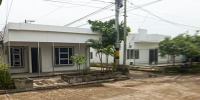 SE VENDE CASA (REMATE) MUY BONITA, BARRIO MANDALA II,  ESTRATO 2, ZONA DE PROYECCION NOROCCIDENTE MONTERIA, CERCAS SUPERMERCADOS, ZONA COMERCIAL DE PANADERIA, RESTAURANTES GIMNACIO, LA CASA CONSTA DE SALA COMERDOR, COSINA INTEGRAL TIPO AMERICANA, PATIO ENCHAPADO PORCELANA FINA, TRES HABITACIONES, LA PRINCIPAL CON BAÑO PRIVADO Y CON CLOSET, TIENE BAÑO SOCIAL AMPLIO, LA CASA SE ENCUENTRA EMBALDOSADA PORCELANA FINA, BUEN CIELO RAZO, UNA TERRAZA AMPLIA ADAPTANDOSE PARA UN PARQUEADERO GARAJE DE VEHICULO, SU VALOR ES NAGOCIABLE, SE RECIBE PERMUTA CARRO, CASA O LOTE, SE ESCUCHAN OFERTAS.
