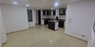 ¡Apartamento en Venta en Palermo, Manizales! ?✨

Vive en una de las zonas más cotizadas de la ciudad con este acogedor apartamento ubicado en tercer piso, con ascensor y vigilancia diurna. Ideal para quienes buscan comodidad, seguridad y cercanía a todo.

Espacios Cómodos y Funcionales:
Cuenta con 2 habitaciones, 1 baño auxiliar, sala-comedor, zona de lavandería y cocina con gas domiciliario. Incluye parqueadero cubierto y citófono para mayor seguridad.

Edificio con Excelentes Servicios:
Ascensor, acceso para personas con movilidad reducida y portería diurna.

Ubicación Estratégica:
En el corazón de Palermo, cerca de centros comerciales, universidades, colegios, parques y con fácil acceso al transporte público.

¡Una excelente opción para vivir o invertir en Manizales! Contáctanos para más información o agenda tu visita.


