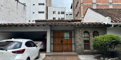 Excelente casa ubicada en el barrio conquistadores, cerca a parques del rio, tranquilo, amplios espacios, divididos en 2 niveles, ideal para oficinas, spa, centro de acondicionamiento. 
cerca a la 33 y autopista. 

Mayor información 3163898801 JULIANA LONDOÑO 