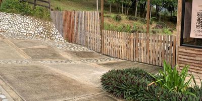 Descubre la oportunidad de construir la casa de tus sueños en este lote de 2000 metros cuadrados en . Ubicado en una zona privilegiada, este terreno ofrece un entorno tranquilo y seguro para tu familia. Con una ubicación estratégica y fácil acceso a servicios y comodidades, este lote es ideal para crear un hogar único y personalizado. No pierdas la oportunidad de invertir en este espacio que te brindará la calidad de vida que mereces. ¡Haz realidad tus proyectos en este lote excepcional!