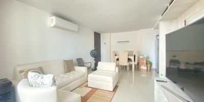 Descubre la elegancia y comodidad en este apartamento de 1 habitación y 1 baño, con 51.93 metros cuadrados de espacio para crear tu hogar ideal. Con una ubicación privilegiada, este inmueble te ofrece la tranquilidad que buscas, junto con la practicidad de contar con 1 parqueadero. Vive la experiencia de habitar en un lugar que te brinda confort y estilo en cada rincón. ¡Bienvenido a tu nuevo hogar!