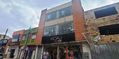 Arriendo local en el barrio 20 de julio ubicado en un tercer piso, sector comercial de alto tráfico de personas, apto para oficinas, consultorios, elaboración de exámenes con rayos x, entre otros, área de ciento ochenta metros cuadrados libres, con dos baños y cocineta, ubicado sobre la calle veintiséis sur con carrera sexta, cerca de la iglesia del divino niño, plaza de mercado, excelente ubicación, disponibilidad inmediata