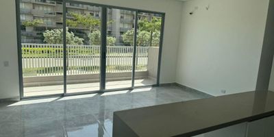 Descubre este encantador apartamento con 3 habitaciones y 2 baños en una ubicación privilegiada. Con 87 metros cuadrados, este hogar ofrece comodidad y estilo. Disfruta de la luminosidad de sus espacios y la tranquilidad que brinda. Además, cuenta con 1 parqueadero para tu conveniencia. Vive la experiencia de un ambiente acogedor y funcional en este inmueble que espera por ti. ¡Haz de este lugar tu nuevo hogar!