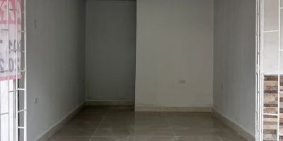 Descubre este encantador local ubicado en una zona privilegiada. Con 1 espacios amplios y luminosos, ideal para dar vida a tu negocio. Cuenta con 1 baño para mayor comodidad. Con sus 20 metros cuadrados, ofrece un espacio versátil y acogedor. ¡No pierdas la oportunidad de convertir este lugar en el hogar de tus sueños comerciales! ¡Contáctanos para más información!