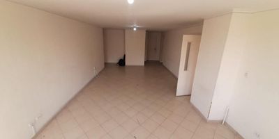 SE ARRIENDA  APARTAMENTO EN VILLA SANTOS DE 140 MTS .EL CUAL CUENTA CON 3 HABITACIONES LA PRINCIPAL CUENTA CON BAÑO , SALA COMEDOR , BAÑO ,COCINA , ZONA DE LABORES , HABITACION DE SERVICIO CON SU BAÑO Y SU PARQUEADERO . CERCA DE LA 46 VIA AL MAR .