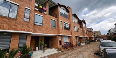 Codigo  9228FR674 CASA EN VENTA CHIA, 4 HABITACIONES CON AMPLIOS ESPACIOS en Conjunto Cerrado a 100 metros de la avenida padilla. Sin pago de administración. Primer piso: Sala comedor independientes, Chimenea, recibidor, cocina tipo  americano, patio de ropas,  patio social y Baño social.Segundo Piso: 1 habitacion con closet y baño privado Y 2 habitaciones auxiliares de buen tamaño que comparten  baño.

 



 

Tercer Piso: Sala de estar grande, balcón, Habitación Principal de gran tamaño con baño y vestidor independientes. ALTILLO PARA DEPOSITO

 

Excelente precio y ubicación.

 

Contáctenos y hagamos negocio!

 

 




