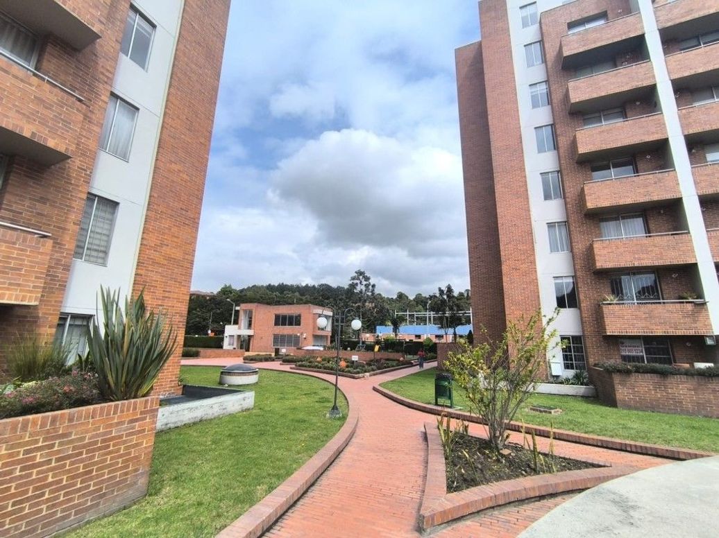 Apartamento de 3 alcobas en venta en Portales Del Norte, Bogotá, 147 m² · foto 8 de 20