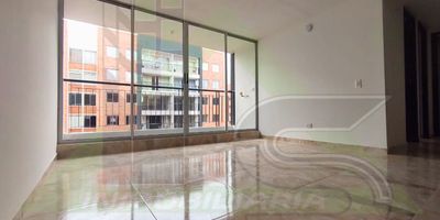 ARRIENDO APARTAMENTO PARA ESTRENAR 
CONJUNTO SAN LUCAS   ZIPAQUIRÁ
60 metros cuadrados
Estudio
Cocina semi integral 
Piso 10 con ascensor 
Tres habitaciones con closets 
Dos baños con divisiones en vidrio 
Balcon 
Parqueadero propio 
El conjunto cuenta con agradables zonas sociales pendientes por entregar.
Piscina
Gimnasio
BBQ
Salon social 
Parqueadero para visitantes.
Inmobiliaria Sarmiento y asociados