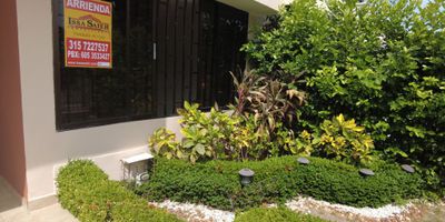 Descubre esta casa duplex con 264 metros cuadrados distribuidos en 4 habitaciones, 3 baños,3 salas, 1 comedor, cocina integral, 2 baños sociales, 2 estudios, cuarto de servicio con baño, area de labores, jardin, jardin interior, terraza ,balcon, patio, aires acondicionados, piscina, deposito y 2 parqueaderos disponibles, esta propiedad ofrece comodidad y amplitud para tu familia. No pierdas la oportunidad de vivir en este hogar. ¡Contáctanos ahora para más información!