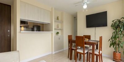 Cali, Bochalema. Vendo apartamento en Conjunto k-108 Teka. Octavo piso, esquinero, con dos balcones, con bonita vista hacia el exterior del conjunto, remodelado. Cuenta con cocina integral, zona de oficios con calentador y tendedero de ropa, sala-comedor, tres habitaciones con closet y estudio. Por su ubicación, el apartamento es muy iluminado y no recibe directamente el calor del sol. Toda la madera del apartamento es de color claro. El conjunto tiene piscina, salón social, gimnasio dotado, parque de juegos infantiles, zona de picnic y se encuentra ubicado a pocas cuadras de centros comerciales de Bochalema, varios supermercados y parques y está a pocos minutos de la zona de las principales universidades y colegios del sur de Cali.