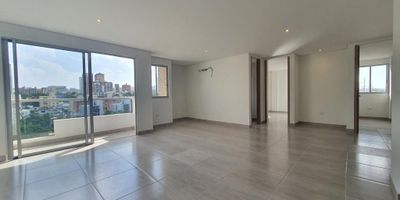 Se arrienda apartamento para estrenar en su totalidad  

El edificio tiene piscinas áreas para barbecue, 2 jacuzzis, gimnasio, baño turco, sala de masajes, salón social para eventos y una oficina de coworking. Tiene planta que mueve áreas comunes todos los apartamentos