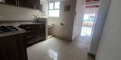 Arriendo Apartaestudio en Santa Mónica  Piso 4Se ofrece en arriendo apartaestudio ubicado en el cuarto piso de un edificio sin ascensor, en el tradicional y tranquilo sector de Santa Mónica.El inmueble cuenta conCocina integral moderna y funcionalBalcón con buena ventilación e iluminación naturalEspacio bien distribuido, ideal para una persona o parejaExcelente ubicación, cerca de vías principales, transporte público, supermercados y zonas comerciales.Contáctanos para más información o agendar una visita.