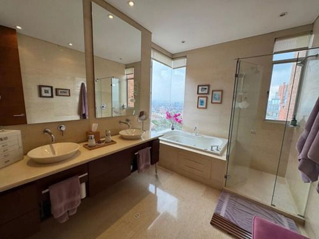 Apartamento de 3 alcobas en arriendo en Bellavista, Bogotá, 300 m² · foto 17 de 20