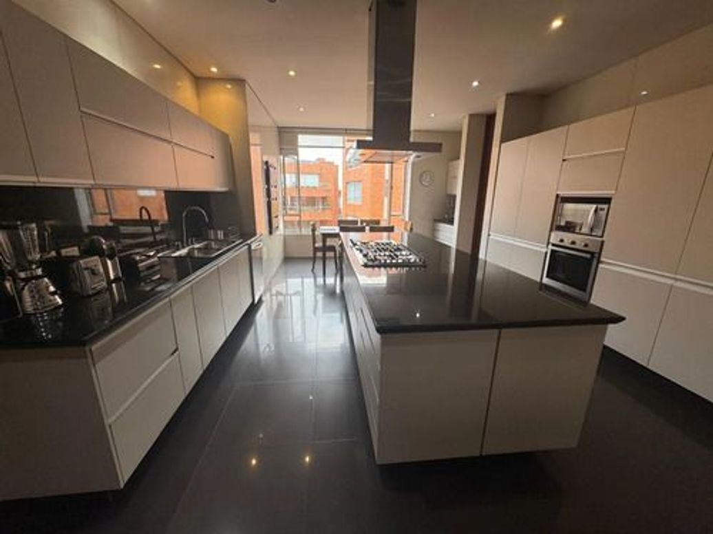 Apartamento de 3 alcobas en arriendo en Bellavista, Bogotá, 300 m² · foto 11 de 20