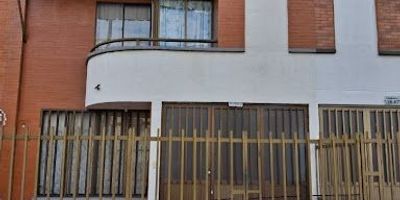 ¡Gran oportunidad en Guadalupe, Dosquebradas! Amplia, bonita y muy bien ubicada, esta casa es ideal para familias que buscan comodidad y espacio.
4 habitaciones espaciosas, 2 salas perfectas para compartir en familia, 2 baños funcionales, Comedor amplio, Cocina tradicional, Patio grande con excelente ventilación, Garaje amplio para mayor comodidad. Ubicada en una zona residencial tranquila, cerca de colegios, transporte público y comercio. ¡Una casa con gran potencial para vivir o invertir!
Escríbeme y agenda tu visita. ¡Te va a encantar! “Espacio, ubicación y comodidad en un solo lugar… ¡Tu casa ideal está en Guadalupe!”