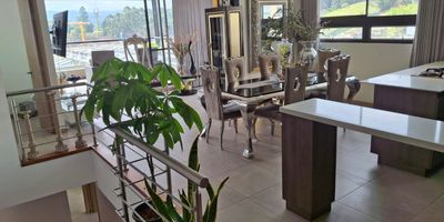 Se vende apartamento en Rionegro, sector Barro Blanco que consta de: 3 habitaciones, 4 banos, 2 closet, vestier, cocina, zona de ropas, sala comedor, terraza, el condominio cuenta con: ascensor, porteria, parqueadero, gimnasio, jacuzzi, juegos infantiles, salon social, piscina, sauna, vigilancia privada y turco 