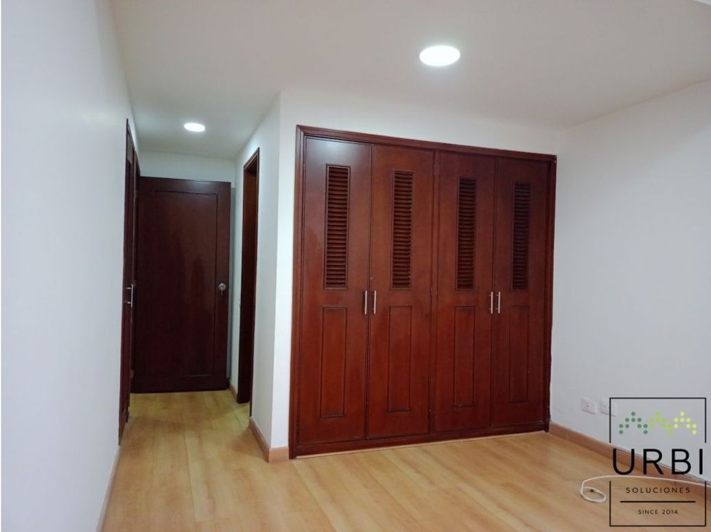 Apartamento de 4 alcobas en venta en Santa Barbara, Bogotá, 255 m² · foto 10 de 20