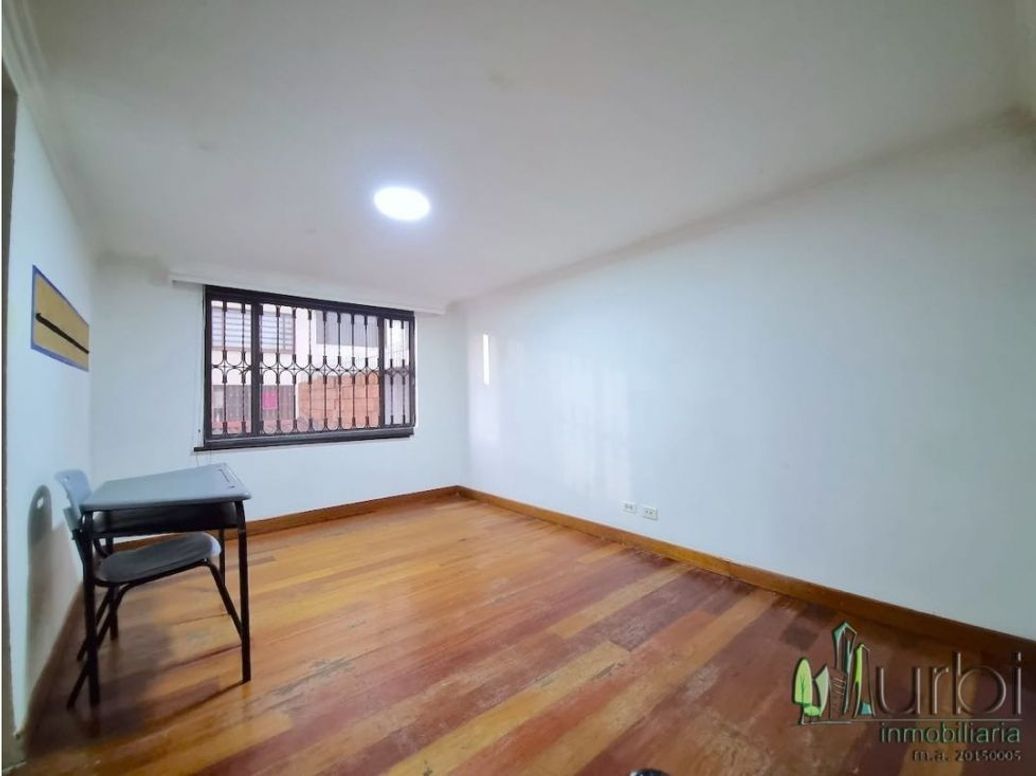 Casa de 6 alcobas en venta en Normandía, Bogotá, 139 m² · foto 8 de 20