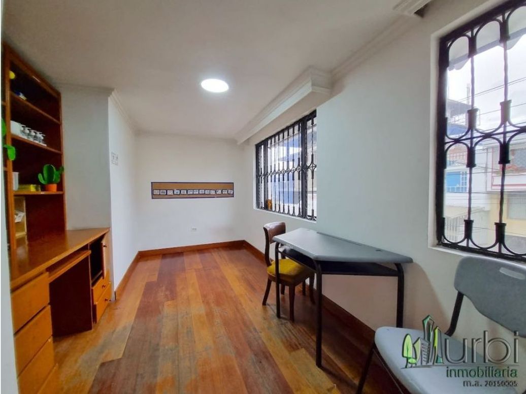 Casa de 6 alcobas en venta en Normandía, Bogotá, 139 m² · foto 4 de 20