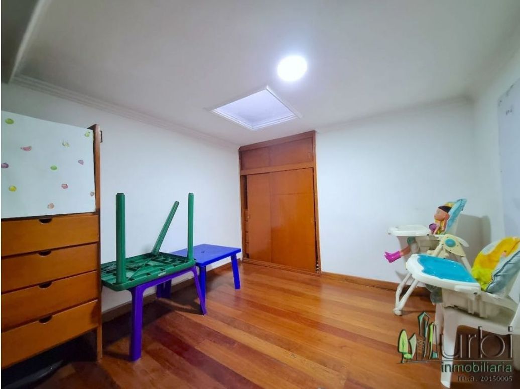 Casa de 6 alcobas en venta en Normandía, Bogotá, 139 m² · foto 10 de 20