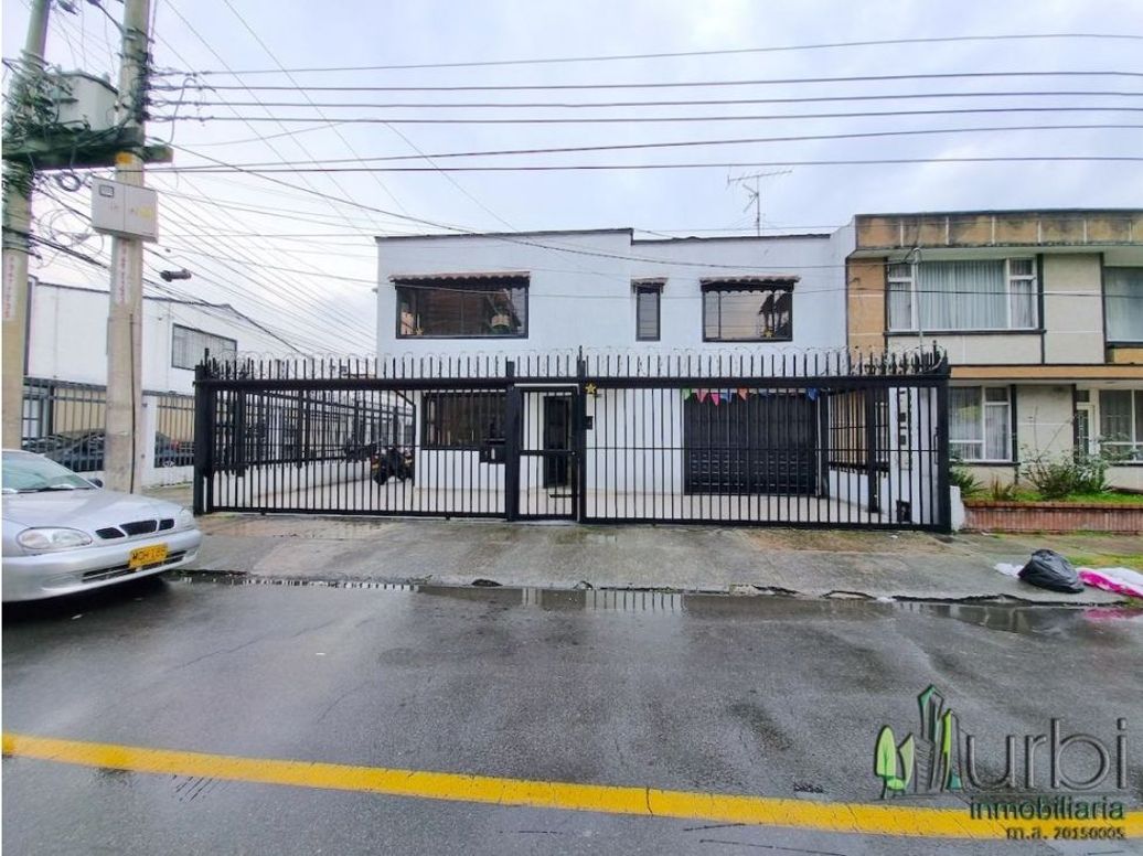 Casa de 6 alcobas en venta en Normandía, Bogotá, 139 m² · foto 2 de 20