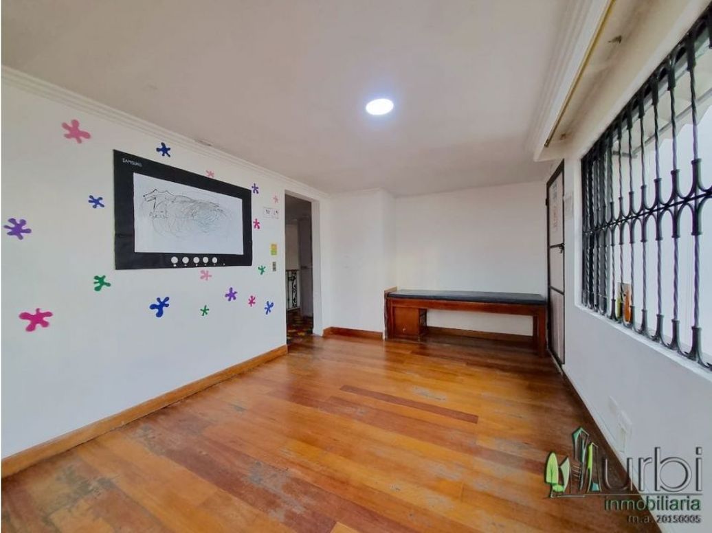 Casa de 6 alcobas en venta en Normandía, Bogotá, 139 m² · foto 3 de 20