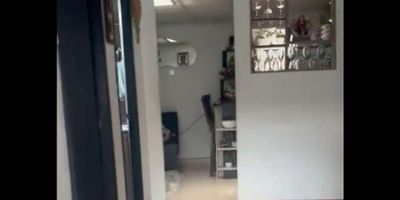 ¡Casa en Venta en Bosques del Norte, Manizales! ??

Acogedora casa de 55 m² de área privada en una zona tranquila y residencial, ideal para quienes buscan comodidad y fácil acceso a servicios educativos y transporte público.

Distribución Funcional:
Cuenta con 2 habitaciones, 1 baño, sala comedor, cocina con gas domiciliario y una terraza perfecta para disfrutar al aire libre. Los pisos en cerámica y la doble ventana aportan confort y buena ventilación.

Ubicación Estratégica:
Situada cerca de colegios, universidades y sobre vía principal, con acceso pavimentado. ¡Perfecta para familias que valoran la cercanía a todo!

¡Contáctanos y conoce esta excelente opción para vivir o invertir en Bosques del Norte!


