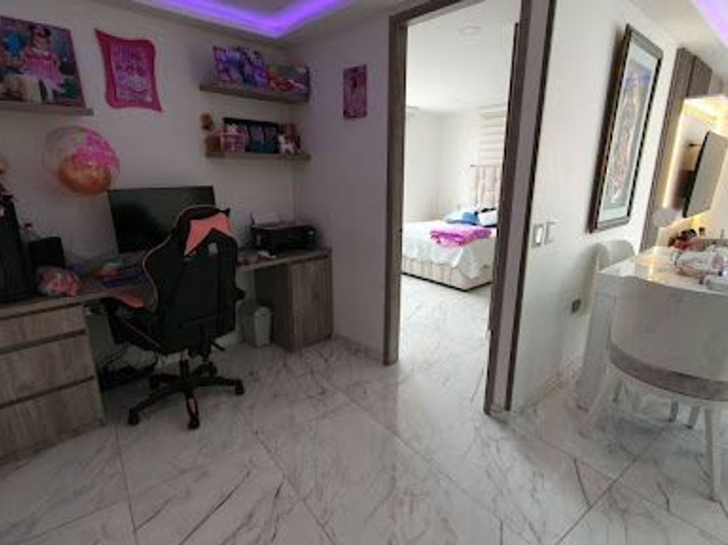 Casa de 12 alcobas en venta en Ciudad Jardín Sur, Bogotá, 480 m² · foto 5 de 20