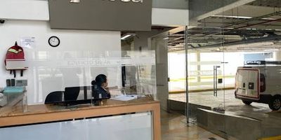 Excelente oficina de 545,59m2 cuenta con 9 parqueaderos, espacio en área libre, pisos en baldosa, red contra incendios, 2 baños internos, espacio de recepción, batería de baño por piso y baño para discapacitados, vista panorámica, salida de emergencia.