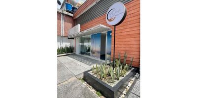 ARRIENDO LOCAL O CONSULTORIO SECTOR CADIZ IBAGUE sectror comercial y residencial  ideal para profesionales de la salud, prestadores de servicios medicos y oficinas, es hora de expandir tu negocio en un amplio espacio con 2 oficinas, un baño  ubicado en excelente sector con facilidad de aceso a discapacitados con rampa , cuenta con alta trafico de público peatonal y vehicular ,fácil acceso gracias a una  variedad de rutas de transporte publico por la avenida 5a contiguo FENALCO TOLIMA Y AL COLEGIO LICEO NACIONAL.

No dejes pasar esta oportunidad de establecer tu negocio en una ubicación estratégica. Contáctanos para más información.
