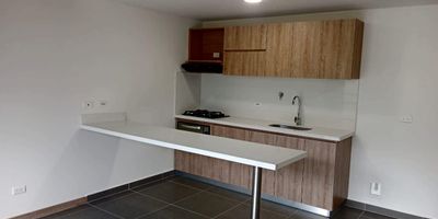 Cocina IntegralOkRed De GasOkBalcónOkCuarto ÚtilOkZona RopasOkAscensorOkJuegosOkPorteríaOkSalón SocialOkSaunaOkZonas VerdesOkGimnasioOkAlcobas2Baños2Closets1Vestier1Parqueadero Cubierto1Tipo De PisoCerámicaHoras Portería24 HORASParqueadero De VisitantesOkPlaca PolideportivaOkShut De BasurasOk