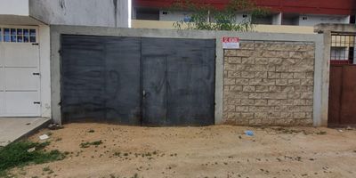 Vendo lote de 104 m2, son 8m de frente y 13 metros de fondo, ubicado en el barrio Ayapel ubicado en la calle 135 con carre 9B, por el hotel Zuana, adjunto fotos y ubicación del Lote, se vende con proyecto arquitectonico y planos estructurales para la construccion de una casa. 