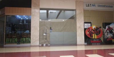 Local con excelente ubicación - ubicado Centro Comercial Americano en la zona de comidas.  ¡Impulsa tu negocio y haz que tu marca se destaque en la mejor ubicación! 
Contáctanos ahora para conocerlo! 3218521992