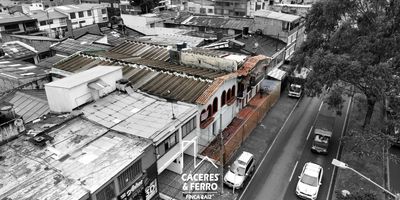 ¡Potencia tu negocio en una ubicación inmejorable! Casa comercial sobre la calle 72, a pocos metros de la futura estación del metro, con 560 m² de lote y 1.120 m² construidos en dos niveles. Espaciosa, funcional y lista para adaptarse a tu proyecto, cuenta con 18 salones amplios, cuarto de rack, dos baterías de baños con 12 unidades y espacio para cafetería. Ideal para instituciones educativas, academias, oficinas, consultorios o comercio de alto impacto. Excelente visibilidad, alto flujo peatonal y vehicular, y una ubicación estratégica en una de las zonas más dinámicas de Bogotá. ¡Haz crecer tu empresa en el lugar perfecto! Cod: 790