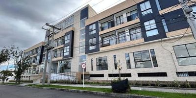 Se arrienda apartamento enj Niza norte para estrenar de 40 m2, una habitación, un baño amplio, cocina abierta, sala con balcón, dos garajes en linea, depósito, el edificio cuenta con una excelente recepción, terraza con vista de 360 grados, sauna, turco y jacuzzi, gimnasio, salon comunal, juegos para niños y BBQ.  La vista del apartamento mira al oriente y esta frente a un parque. Si desea más informaciónj o conocerlo por favor comuniquese con nosotros. 