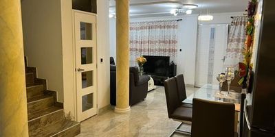 VENDO CASA EN CANEY
3 pisos
133 mts lote
154 mts construida
3 habitaciones
3 baños
Salacomedor
Cocina
Zona de oficios
Balcón
Patio
Valor: 540 millones negociables