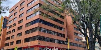 [VEN] ID HOUM: 155050

En Houm te ayudamos de forma fácil y segura. Los beneficios de comprar con nosotros:
    • Te ayudamos a conseguir financiamiento a través de una asesoría personalizada
    • Mediación y seguimiento de todo el proceso
    • Ponemos a tu disposición profesionales en notariado, registro y asesoría jurídica
¡Solo te preocupas de las firmas!

Departamento en venta, ubicado en el barrio Chapinero Central, con una superficie construida de 94.00 m² y superficie total de 94.00 m². 

Sus principales características son:

    • 2 dormitorios
    • 2 baños
    • No Admite mascotas
    • 2 parqueaderos
    • Año de construcción: 2004
            
Además, el inmueble cuenta con las siguientes amenidades:

    • Ascensor

Si compras con nosotros, te brindamos asesoría personalizada durante todo el proceso.
Más que una inmobiliaria, somos Houm.
*Aplican T&C