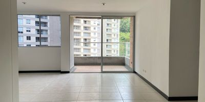 Apartamento en arriendo en unidad cerrada ubicada cerca a vías principales, mall, supermercados, colegios, entorno campestre y tranquio, con conexión a rutas de transporte público y multiples servicios complementarios del sector. Cuenta con piso en porcelanato, puerta de seguridad, sala comedor, estar de tv, 3 alcobas con closet y baño en la principal, baño social, para un total de 2 baños, cocina integral abierta tipo americano, cuarto útil, zona de ropas, balcon y parqueadero independiente cubierto. Conjunto cerrado con ascensor y zonas sociales que incluyen piscina, gimnasio, salón social, parques infantiles, placa polideportiva, zonas verdes, vigilancia y portería 24 horas, citofonía y circuito cerrado de tv.inmueble sujeto a verificación de disponibilidad
