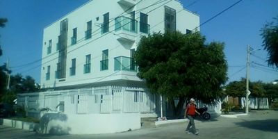 CÓDIGO INTERNO: 18391 - CANON INCLUYE ADMINISTRACIÓN. APARTAMENTO UBICADO EN EL BARRIO MODELO, CONSTA DE 1 HABITACIÓN. 1 BAÑO, SALA, COMEDOR, COCINA SEMI-INTEGRAL, CÓMODAS VÍAS DE ACCESO, EXCELENTE TRANSPORTE PUBLICO. CERCA DE UNIVERSIDADES Y CENTROS COMERCIALES.