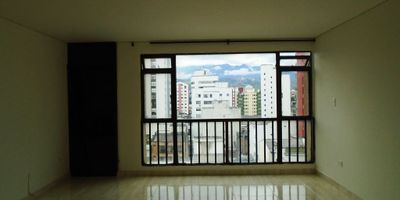 Apartamento en venta con muy buena ubicación en el centro de facil acceso, cuenta con salacomedor, dos habitaciones con closet y dos baños, pisos en cerámica, cocina integral mesón en mármol, estufa y calentador a gas, zona de ropas. En conjunto cerrado con un parqueadero cubierto. Circuito cerrado de tv, vigilancia y portería las 24 Horas. Inmueble sujeto a verificación de disponibilidad.