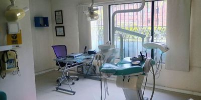 Oficina para arriendo en Medellín, sector Belén San Bernardo, cuenta con un área de 28 m², espacio abierto, 1 baño, división para oficina, piso en cerámica. Ubicado en edificio, 2do piso, incluye servicios públicos; fáciles y cómodas vías de acceso, rutas de transporte. Buscamos su tranquilidad. www.cityraiz.com CÓDIGO 17873