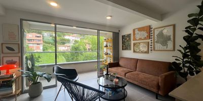 Apartamento en venta en unidad cerrada ubicada cerca a centros comerciales, colegios, ambiente campestre y tranquilo, de poco flujo vehicular y gran variedad de servicios complementarios del sector. Cuenta con piso en ceramica y madera, sala comedor, estudio, 2 alcobas con vestier y baño en la principal, baño social, cocina integral abierta tipo americano, cuarto útil, zona de ropas, balcón y parqueadero  cubierto. Conjunto cerrado con ascensor y zonas sociales completas que incluyen piscina, gimnasio, salón social, parques infantiles, placa polideportiva, zonas verdes, vigilancia y portería 24  horas y circuito cerrado de tv.
inmueble sujeto a verificación de disponibilidad