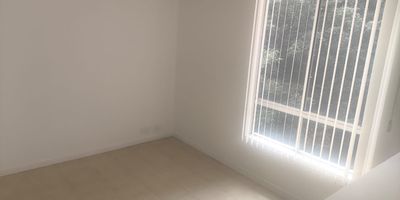 ARRIENDO APARTAMENTO
URBANIZACIÓN CARBONERO DEL POBLADO
LOMA DE SAN JULIAN
PISO 7

2 alcobas, 2 closet, 2 baños, sala comedor, cocina integral, zona de ropas,balcón, parqueadero cubierto y cuarto útil.
